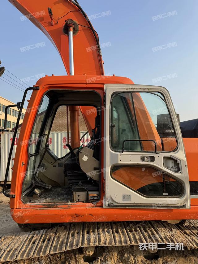 駕駛室整體（整機(jī)外觀）