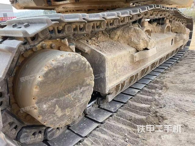 單側(cè)履帶整體(整機外觀) 單側(cè)履帶整體(整機外觀)