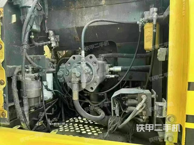 液壓泵艙室正面整體（整機(jī)外觀）