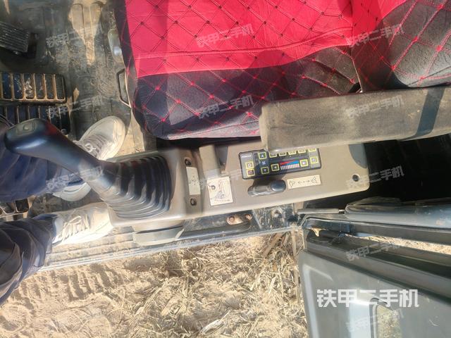 座椅右側(cè)控制臺/鑰匙門/油門/含右手柄（駕駛室部分）