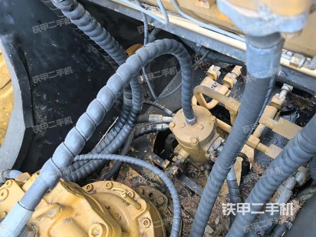 中央回轉(zhuǎn)接頭特寫（上車部件）