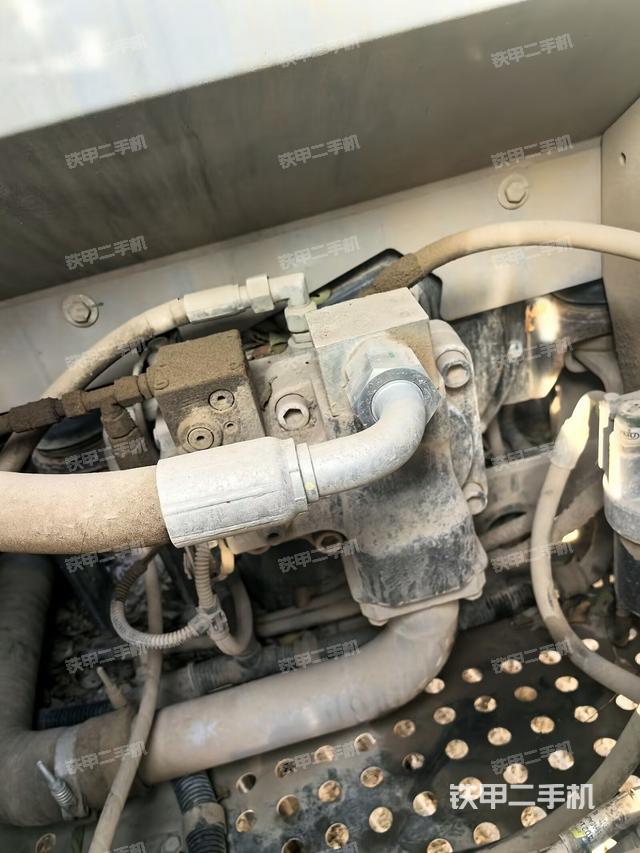 液壓泵艙室正面整體（整機(jī)外觀）