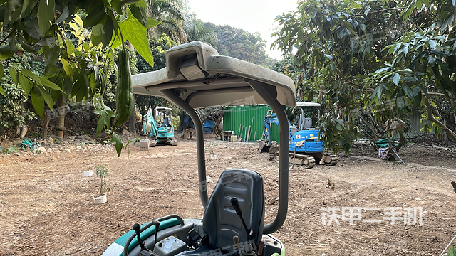 驾驶室顶部（整机外观）