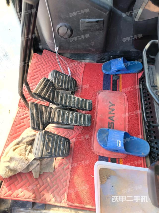 駕駛室左前45度(駕駛室部分) 駕駛室左前45度(駕駛室部分)