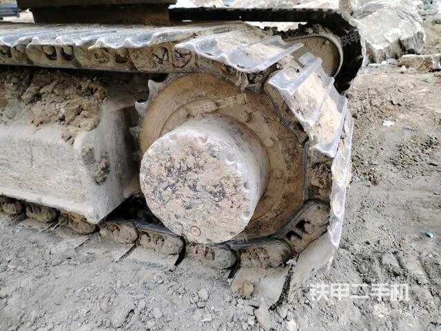 左驅(qū)動輪（行走機(jī)構(gòu)）