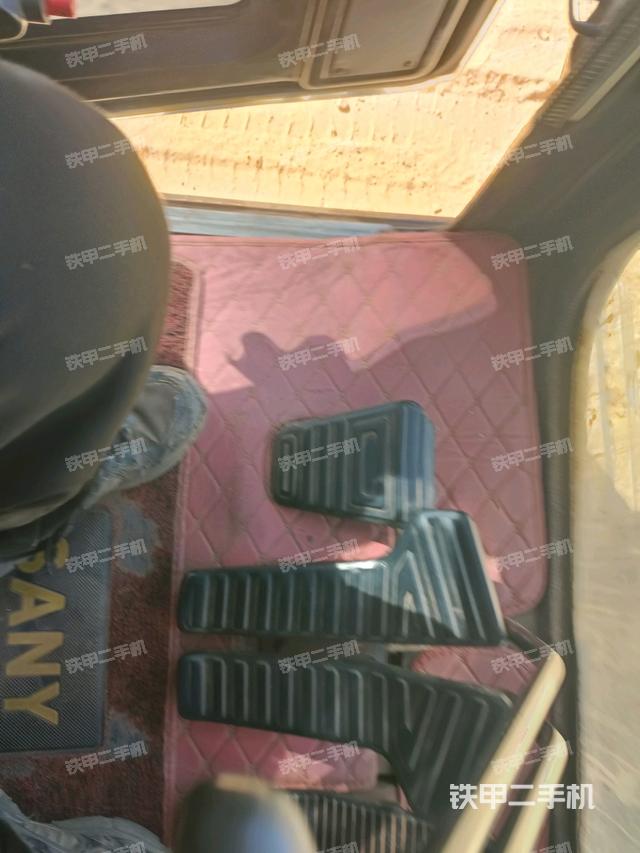 后窗玻璃角標(駕駛室部分) 后窗玻璃角標(駕駛室部分)