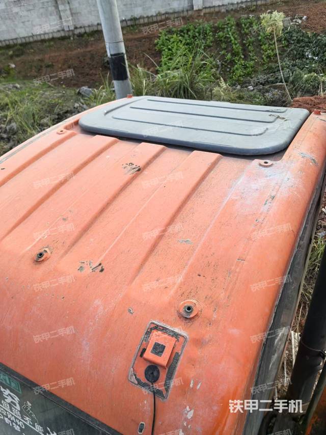 驾驶室顶部（整机外观）