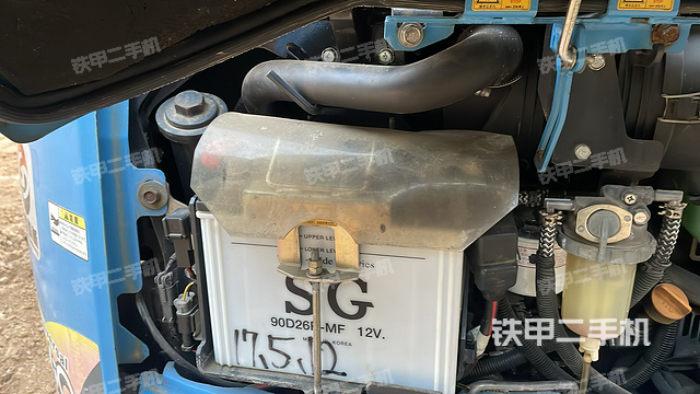 回转马达和主控阀（整机外观）