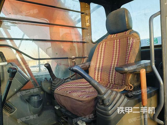 駕駛室整體(整機外觀) 駕駛室整體(整機外觀)