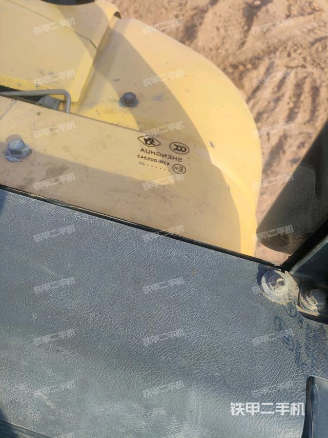 后窗玻璃角標（駕駛室部分）