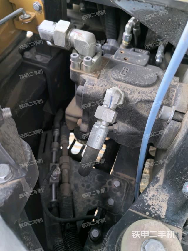 液壓泵艙室正面整體(整機(jī)外觀) 液壓泵艙室正面整體(整機(jī)外觀)