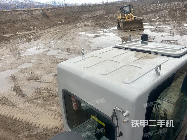 驾驶室顶部（整机外观）