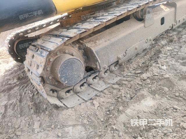 右驅(qū)動輪（行走機構(gòu)）