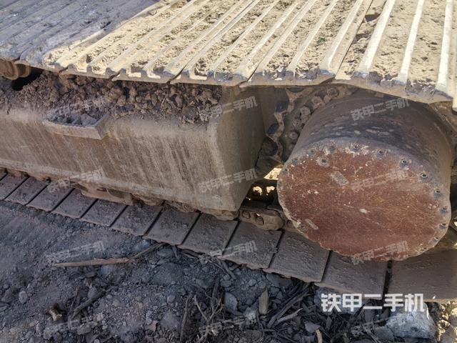 單側(cè)履帶整體(整機(jī)外觀) 單側(cè)履帶整體(整機(jī)外觀)