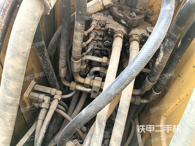 回轉(zhuǎn)馬達(dá)和主控閥(整機(jī)外觀) 回轉(zhuǎn)馬達(dá)和主控閥(整機(jī)外觀)