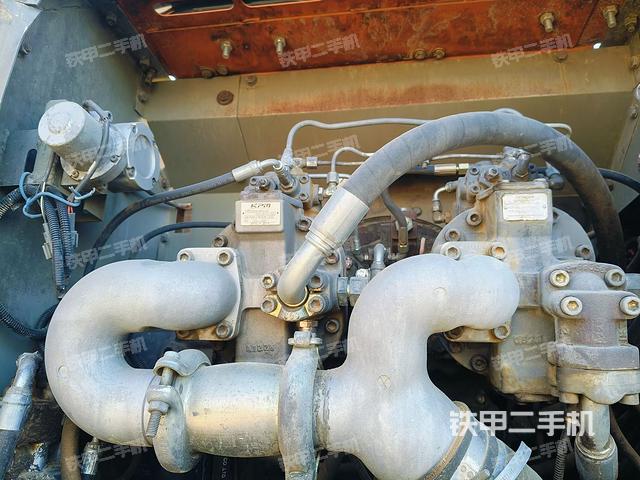 液壓泵艙室正面整體(整機外觀) 液壓泵艙室正面整體(整機外觀)