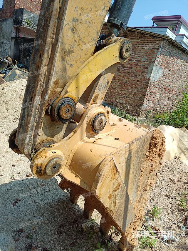 回转马达和主控阀（整机外观）