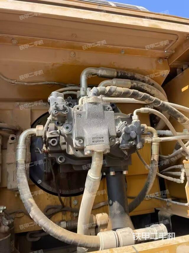 液壓泵艙室正面整體(整機外觀) 液壓泵艙室正面整體(整機外觀)