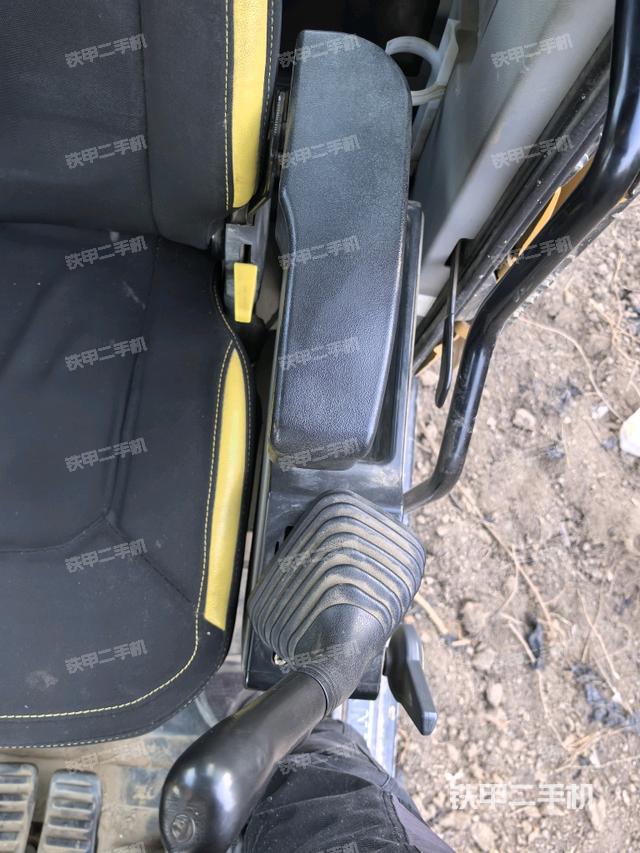 座椅左侧控制台/音响/含左手柄（驾驶室部分）