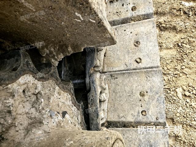 右驅(qū)動輪（行走機構(gòu)）