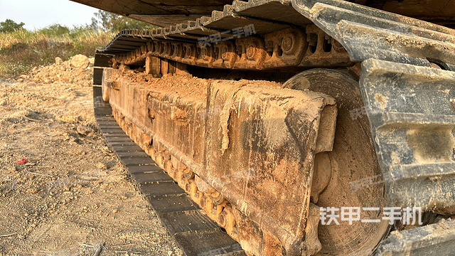 單側(cè)履帶整體（整機(jī)外觀）