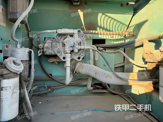 液壓泵艙室正面整體(整機(jī)外觀) 液壓泵艙室正面整體(整機(jī)外觀)