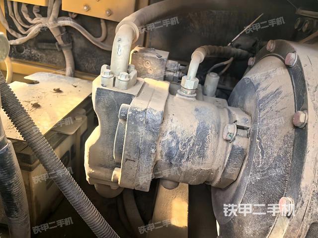 液壓泵艙室正面整體(整機(jī)外觀) 液壓泵艙室正面整體(整機(jī)外觀)