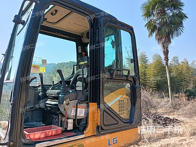 駕駛室整體（整機(jī)外觀）