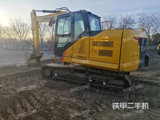 駕駛室整體(整機(jī)外觀) 駕駛室整體(整機(jī)外觀)