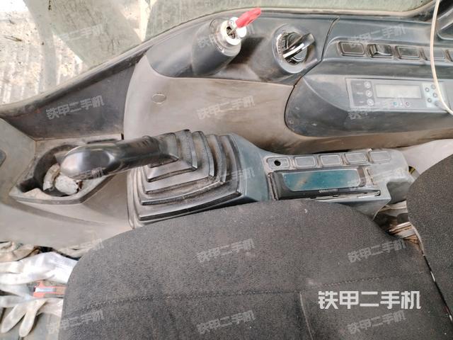 座椅右側(cè)控制臺/鑰匙門/油門/含右手柄（駕駛室部分）