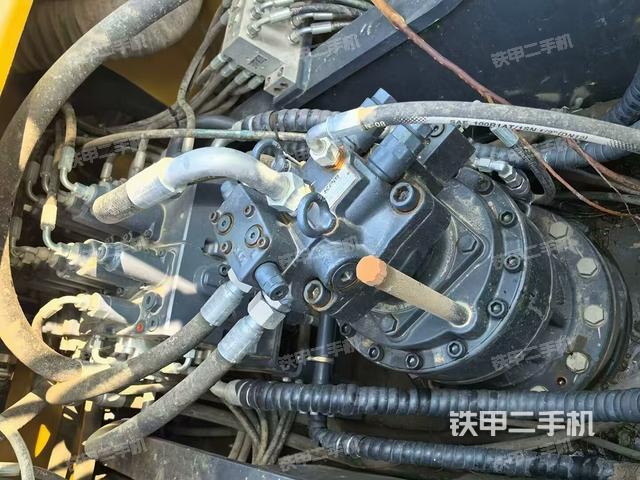 回轉(zhuǎn)馬達和主控閥（整機外觀）