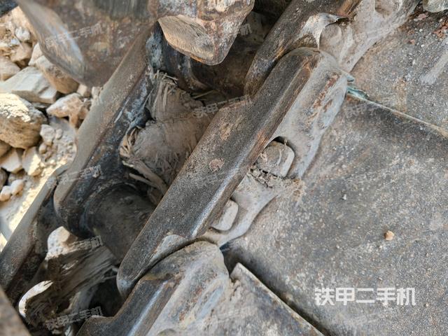 右側(cè)履帶整體(行走機構(gòu)) 右側(cè)履帶整體(行走機構(gòu))