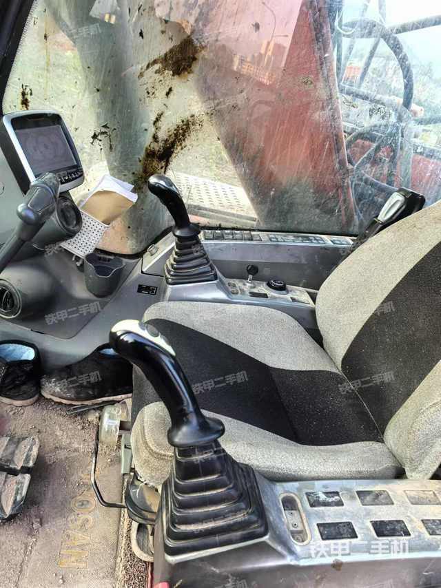 驾驶室整体（整机外观）