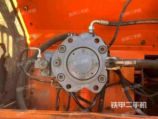 液壓泵艙室正面整體(整機(jī)外觀) 液壓泵艙室正面整體(整機(jī)外觀)