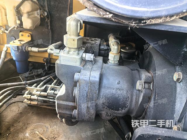 液壓泵艙室正面整體(整機(jī)外觀) 液壓泵艙室正面整體(整機(jī)外觀)