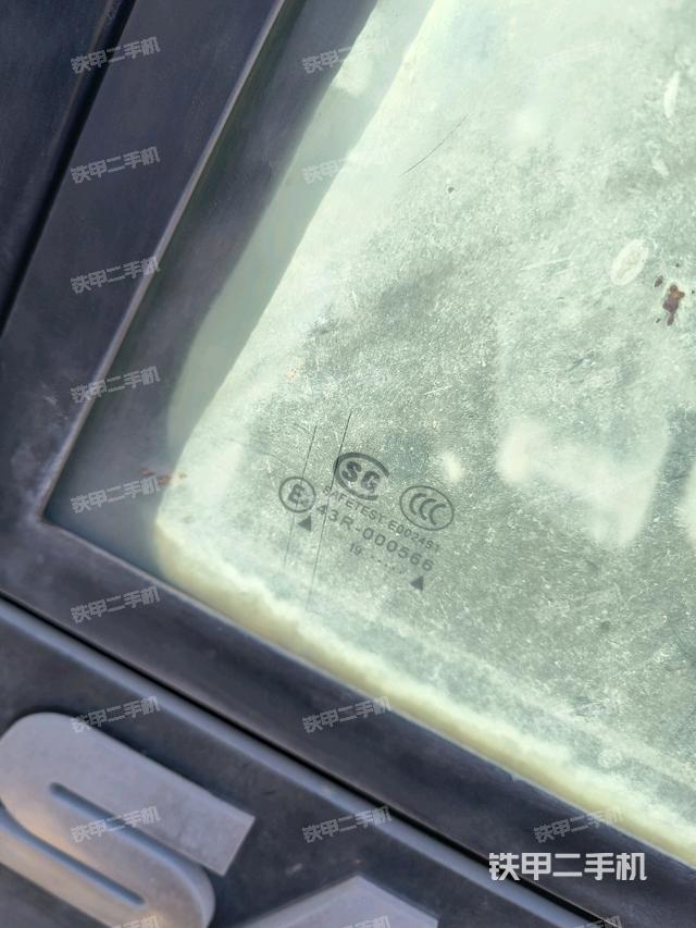 座椅右側(cè)控制臺/鑰匙門/油門/含右手柄(駕駛室部分) 座椅右側(cè)控制臺/鑰匙門/油門/含右手柄(駕駛室部分)