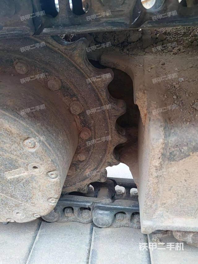 單側(cè)履帶整體(整機(jī)外觀) 單側(cè)履帶整體(整機(jī)外觀)