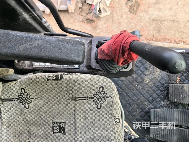 座椅左側(cè)控制臺(tái)/音響/含左手柄（駕駛室部分）