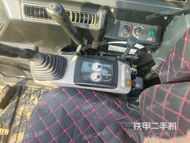 座椅右側(cè)控制臺/鑰匙門/油門/含右手柄（駕駛室部分）