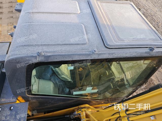 駕駛室頂部(整機(jī)外觀) 駕駛室頂部(整機(jī)外觀)