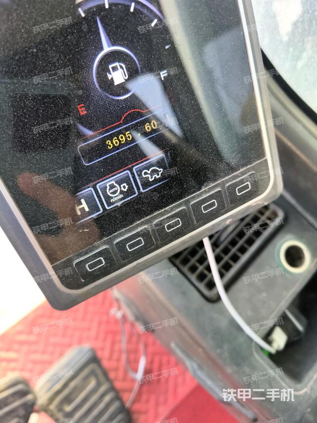 座椅左側(cè)控制臺/音響/含左手柄(駕駛室部分) 座椅左側(cè)控制臺/音響/含左手柄(駕駛室部分)