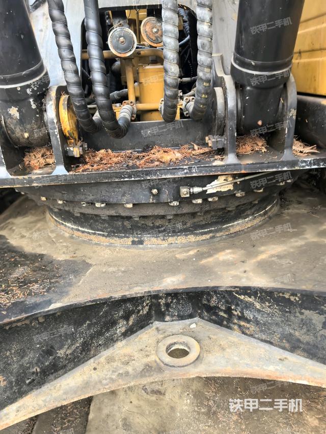 轉(zhuǎn)盤和下車架正前（工作和回轉(zhuǎn)裝置）