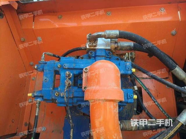 液壓泵艙室正面整體(整機(jī)外觀) 液壓泵艙室正面整體(整機(jī)外觀)