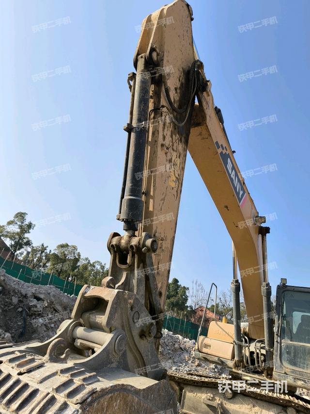 小臂整體左后(工作和回轉(zhuǎn)裝置) 小臂整體左后(工作和回轉(zhuǎn)裝置)