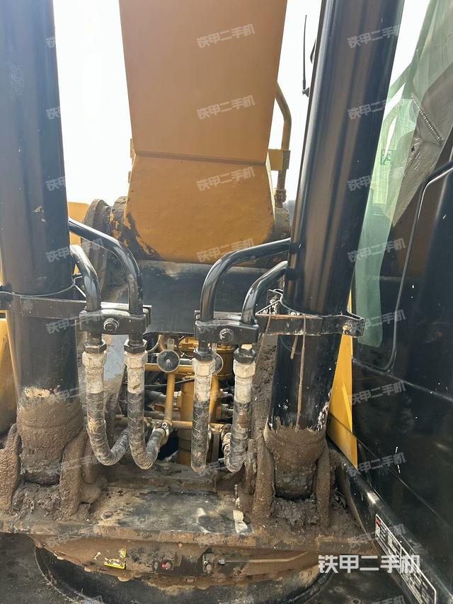 大臂背部俯視（工作和回轉(zhuǎn)裝置）