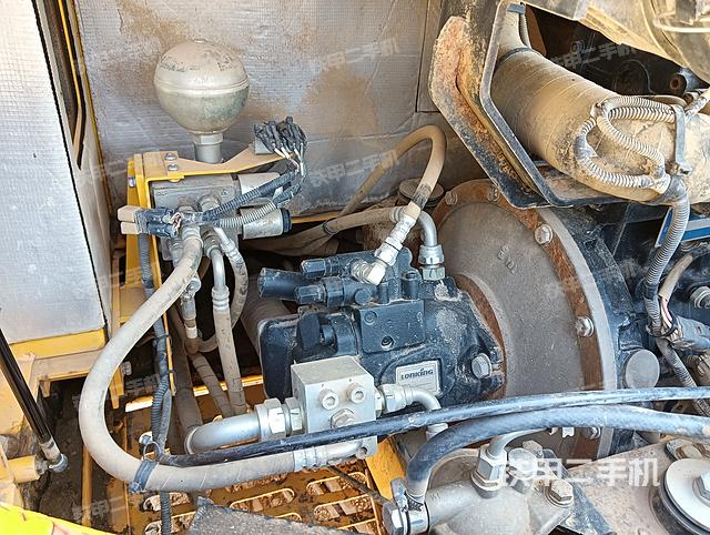 液壓泵艙室正面整體（整機(jī)外觀）