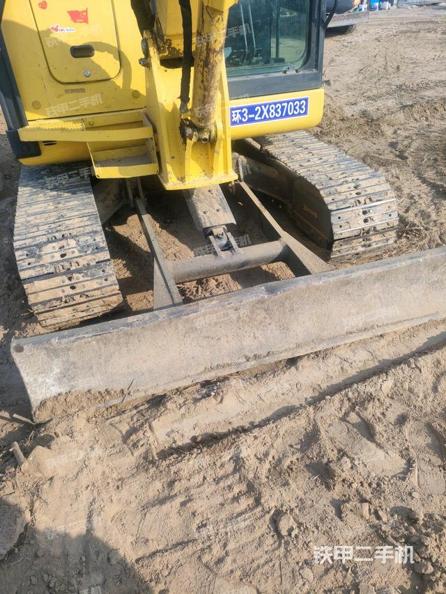 轉(zhuǎn)盤和下車架正前（工作和回轉(zhuǎn)裝置）