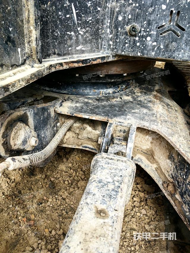 轉(zhuǎn)盤和下車架正前（工作和回轉(zhuǎn)裝置）