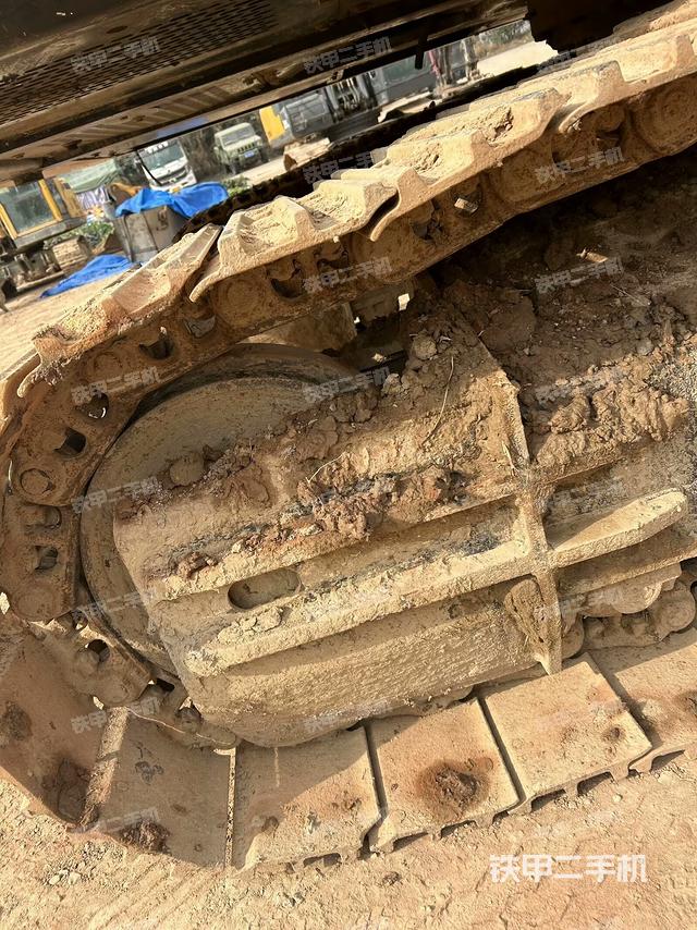 左驅(qū)動(dòng)輪（行走機(jī)構(gòu)）