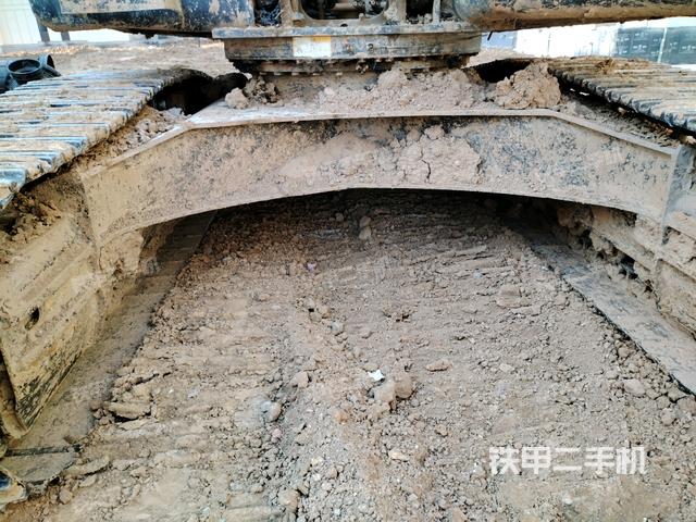 轉(zhuǎn)盤和下車架正前（工作和回轉(zhuǎn)裝置）